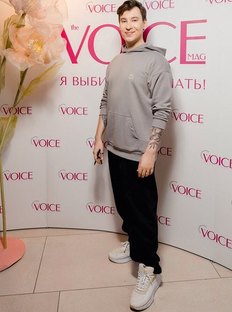 The VOICE Held Bachelorette Party Themed to Spring, Books and Art Therapy