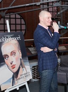 Учебник современной истории: Гостиная Robb Report