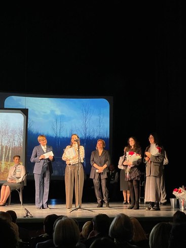 Наталья Веснина наградила победителя премии «Попутчики»